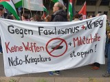 Demonstranten mit Banner, Stuttgart, 03.10.2025. Foto: Sergej Perelman